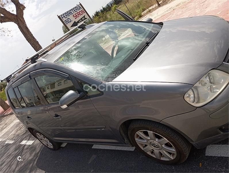 Usado VW Touran Edition 90 CV (66 kW) 2004 Gris / plata Monovolumen