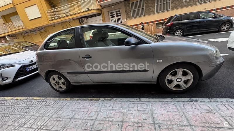 Usado Seat Ibiza Stella 75 CV (55 kW) 2004 Gris / plata Utilitario