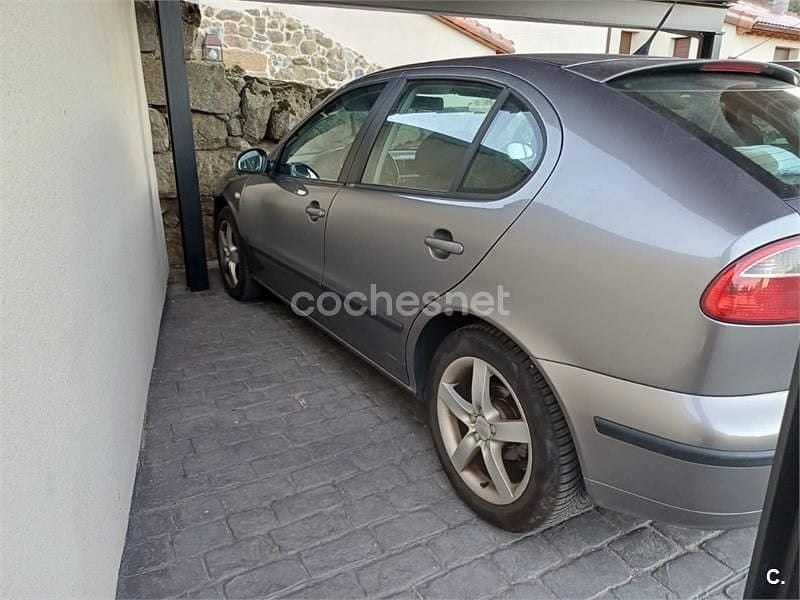 Usado Seat Leon Sport 110 CV (80 kW) 2005 Gris / plata Utilitario