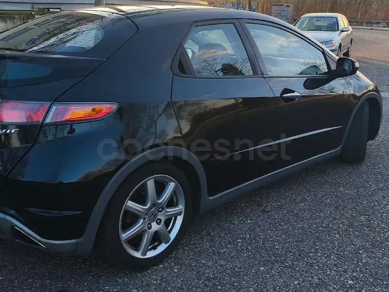 Usado Honda Civic Executive 140 CV (102 kW) 2007 Negro Berlina