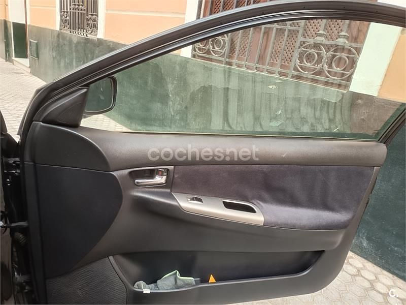 Usado Toyota Corolla Luna 110 CV (80 kW) 2004 Negro Berlina