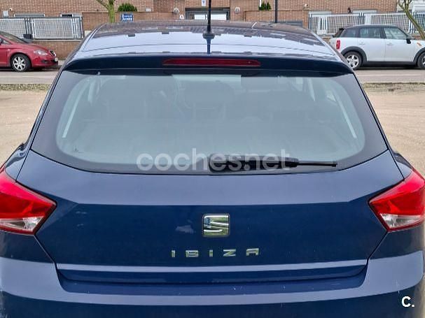 Usado Seat Ibiza Reference 95 CV (69 kW) 2019 Azul Utilitario