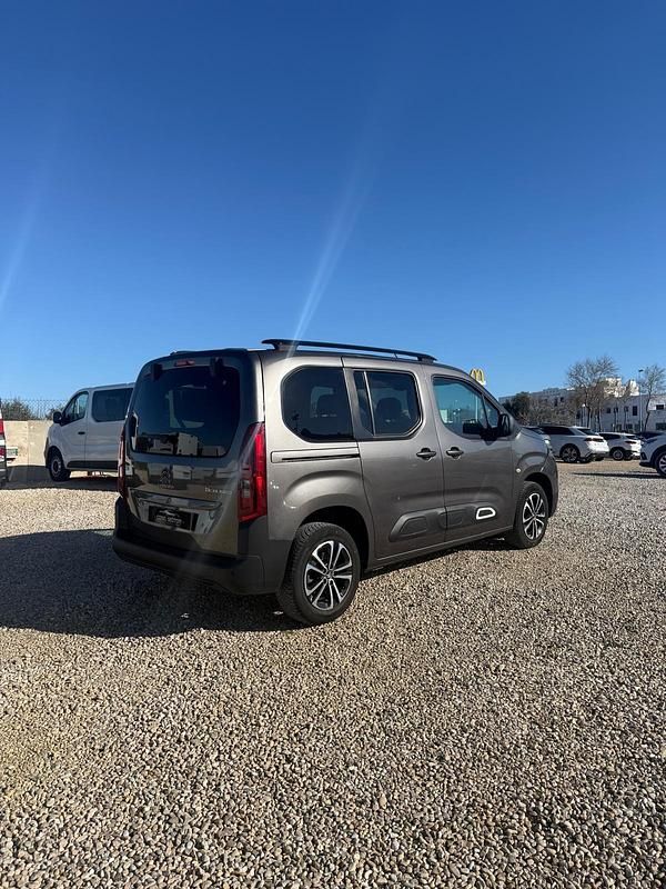 Usado Citroën Berlingo Shine 102 HP (75 kW) 2019 Branco Monovolume