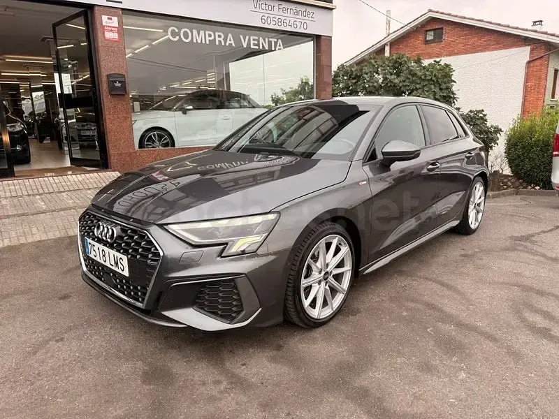 Usado Audi A3 150 CV (110 kW) 2021 Gris / plata Berlina