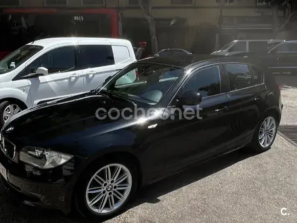 Usado BMW 118 122 CV (89 kW) 2007 Negro Utilitario