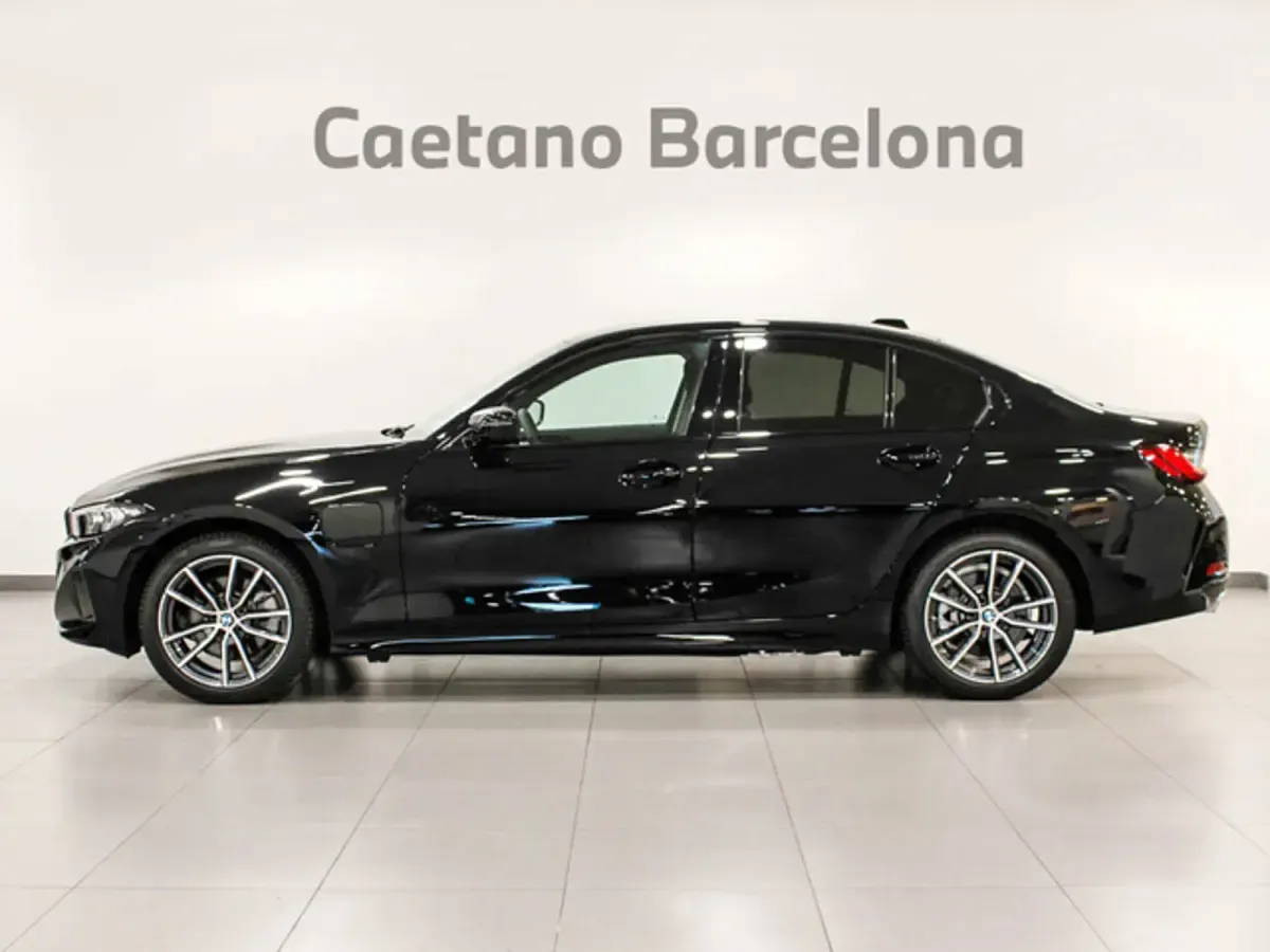 Usado BMW 330e Comfort Edition 292 CV (214 kW) 2026 Negro Berlina