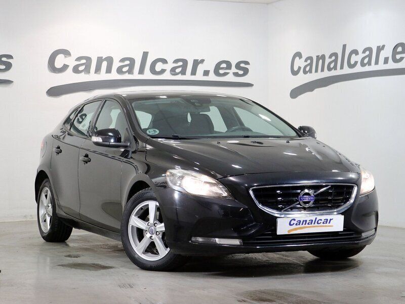 Usado Volvo V40 Kinetic 115 CV (84 kW) 2012 Negro Familiar