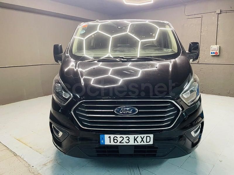Usado Ford Tourneo Titanium 130 CV (95 kW) 2019 Negro Monovolumen