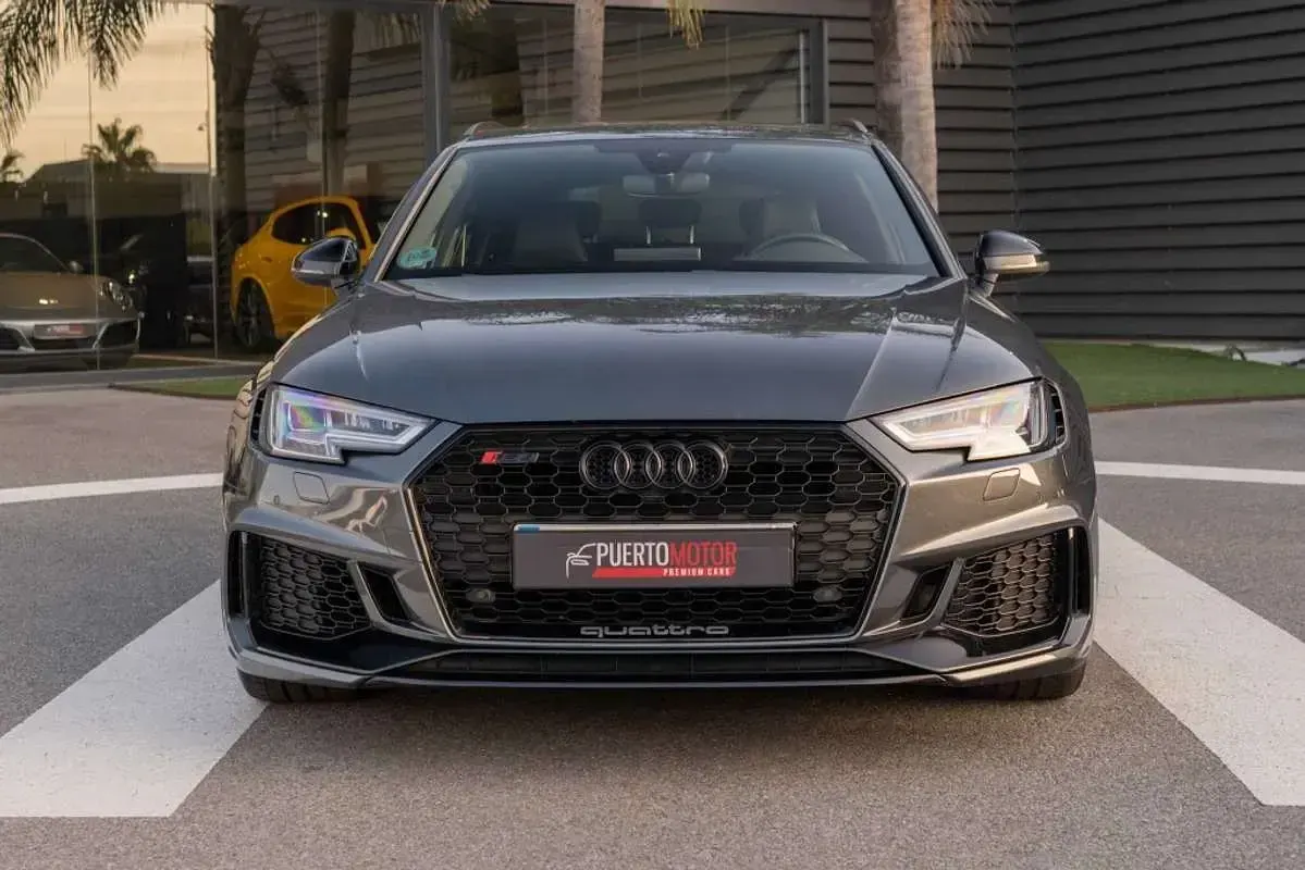 Usado Audi RS4 Sport 450 CV (330 kW) 2018 Gris Familiar
