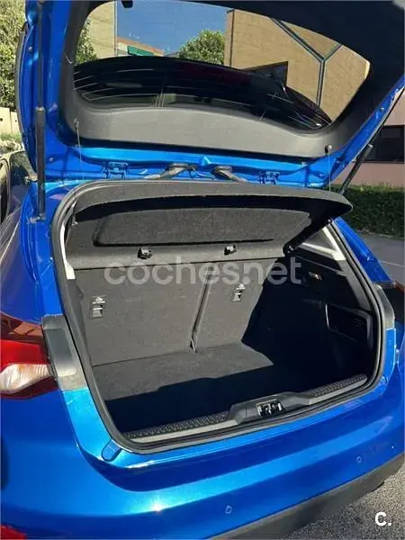Usado Ford Focus Active X 120 CV (88 kW) 2022 Azul Berlina