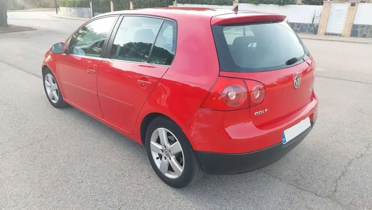 Usado VW Golf V GT 140 CV (102 kW) 2008 Rojo Utilitario