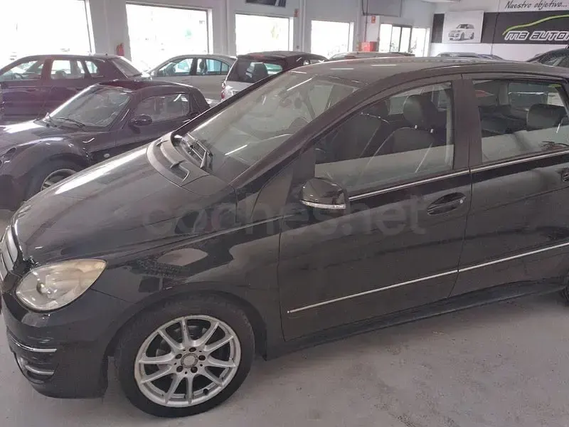 Usado Mercedes B180 109 CV (80 kW) 2010 Negro Monovolumen