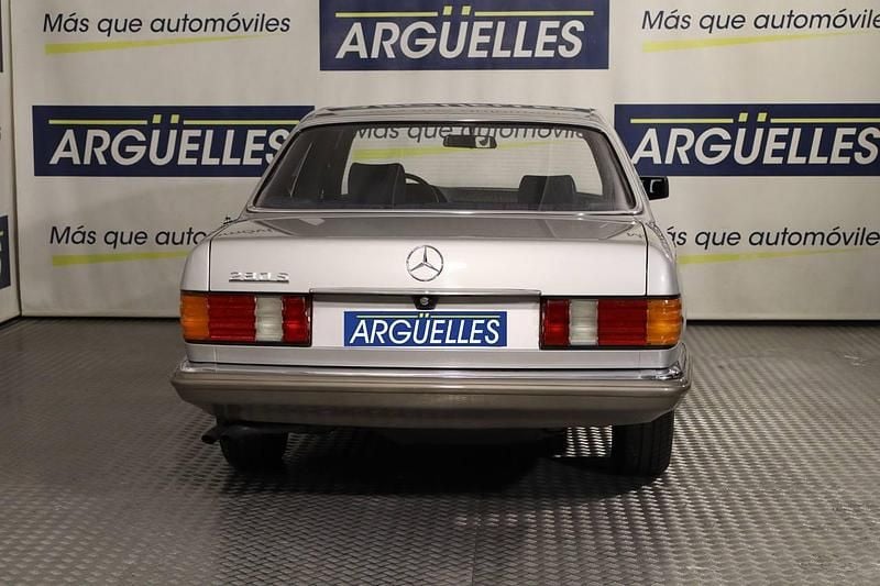 Usado Mercedes 280 154 CV (113 kW) 1984 Gris Berlina