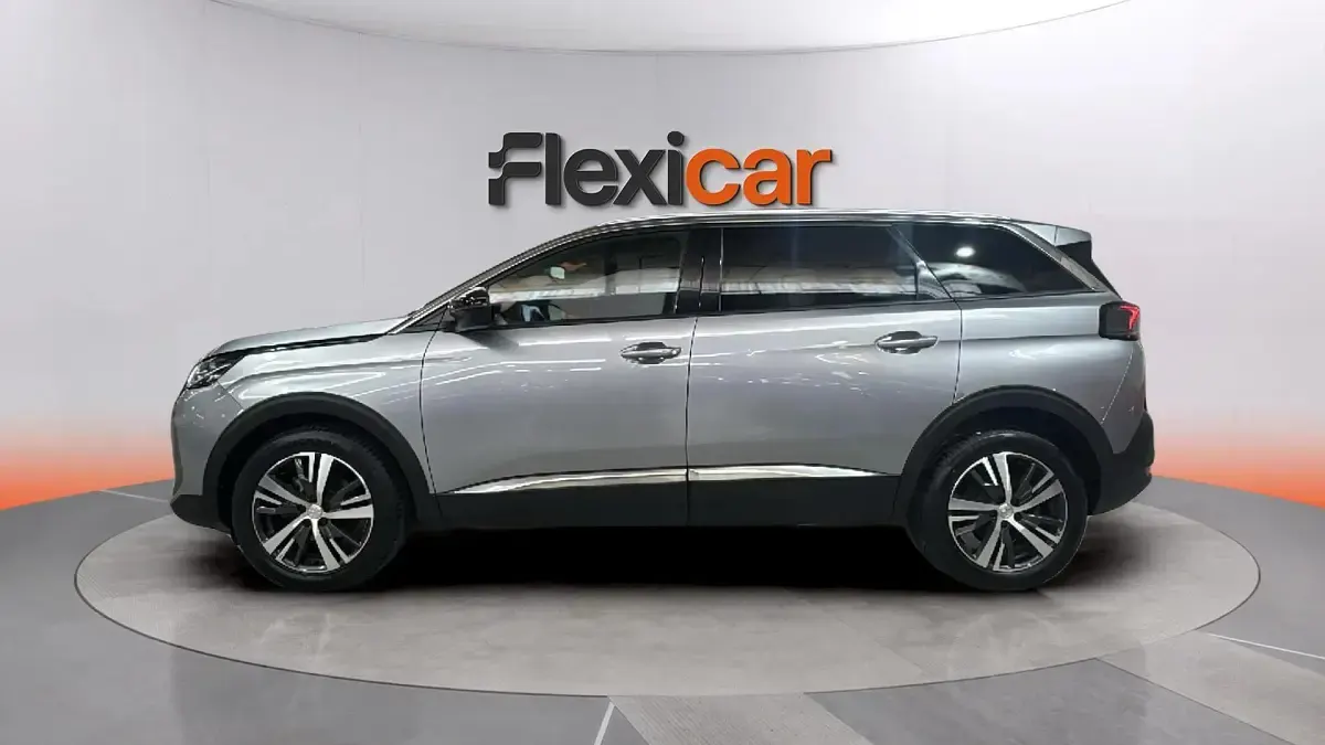 Usado Peugeot 5008 Allure 131 CV (96 kW) 2024 Gris SUV