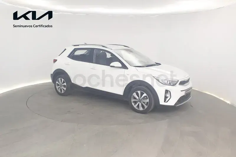 Usado Kia Stonic 100 CV (73 kW) 2026 Blanco SUV
