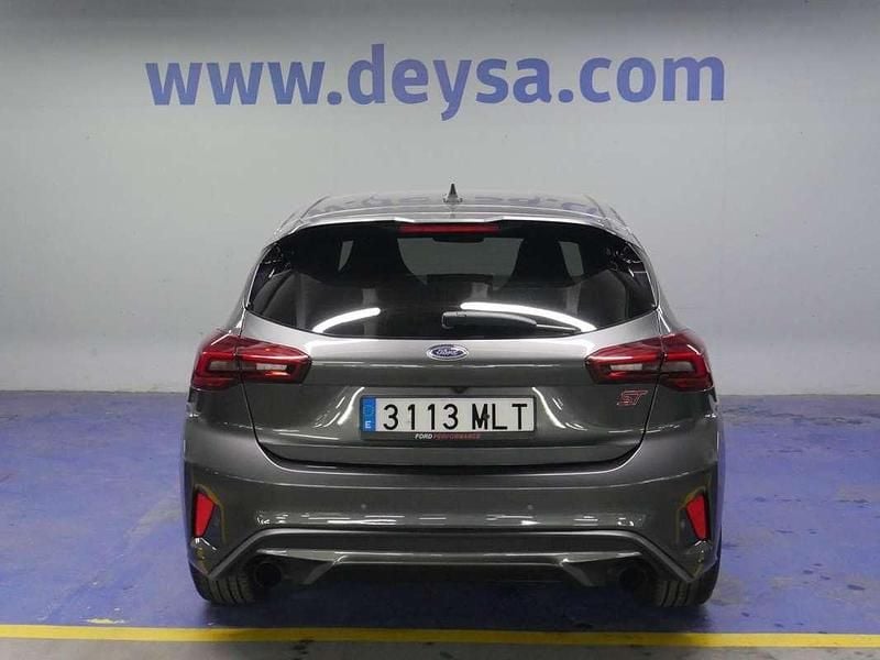 Usado Ford Focus ST 280 CV (205 kW) 2023 Gris Utilitario