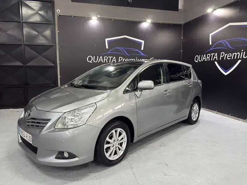 Usado Toyota Verso Active 132 CV (97 kW) 2012 Gris / plata Monovolumen
