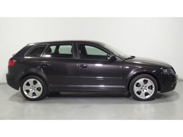 Usado Audi A3 Ambition 105 CV (77 kW) 2005 Gris Berlina