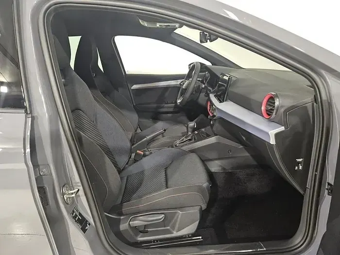 Usado Seat Ibiza FR 150 CV (110 kW) 2026 Gris Utilitario