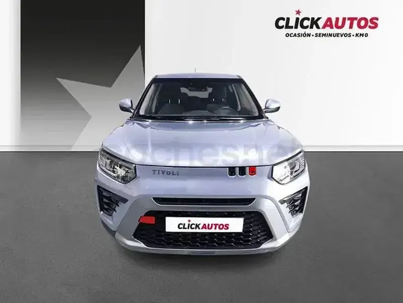 Usado SsangYong Tivoli 163 CV (119 kW) 2025 Gris / plata SUV