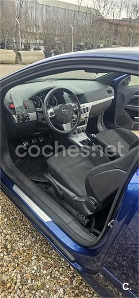 Usado Opel Astra GTC Sport 120 CV (88 kW) 2005 Azul Berlina