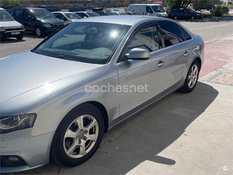 Usado Audi A4 136 CV (100 kW) 2009 Gris / plata Berlina