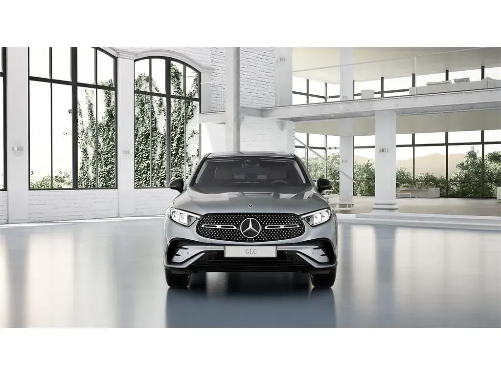 Usado Mercedes GLC300e 333 CV (244 kW) 2026 Plata hightech SUV