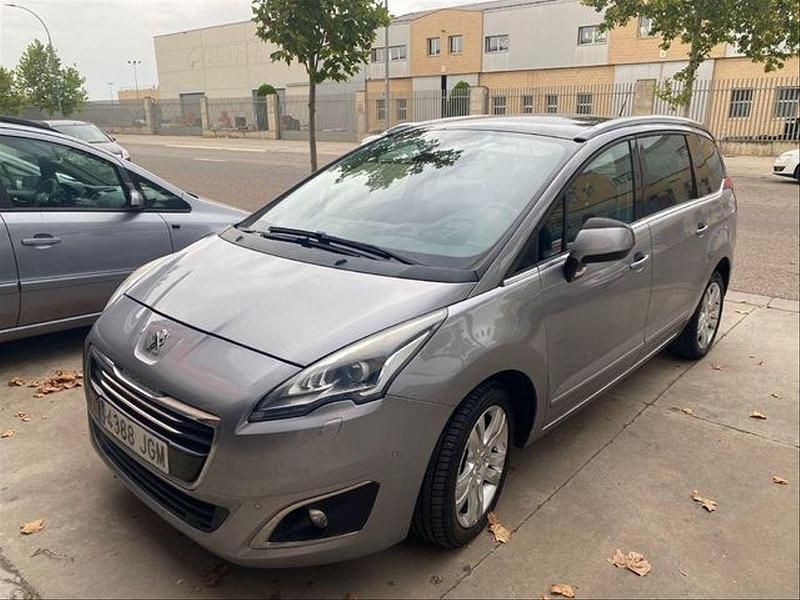 Gris / plata Usado 2015 Peugeot 5008 Allure Monovolumen | 9490 € (Un poco caro) - Imagen 1/2