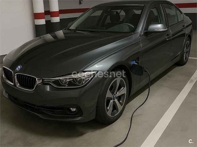 Gris / plata Usado 2017 BMW 330e Comfort Edition Berlina | 22.900 € (Precio justo) - Imagen 1/4