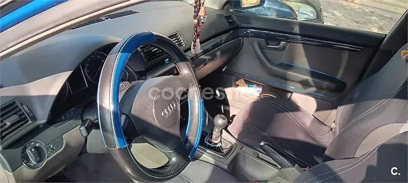 Usado Audi A4 180 CV (132 kW) 2003 Azul Familiar