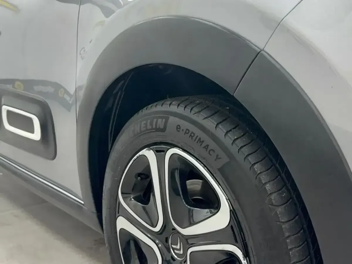 Usado Citroën C3 Feel 83 CV (61 kW) 2021 Gris / plata Berlina