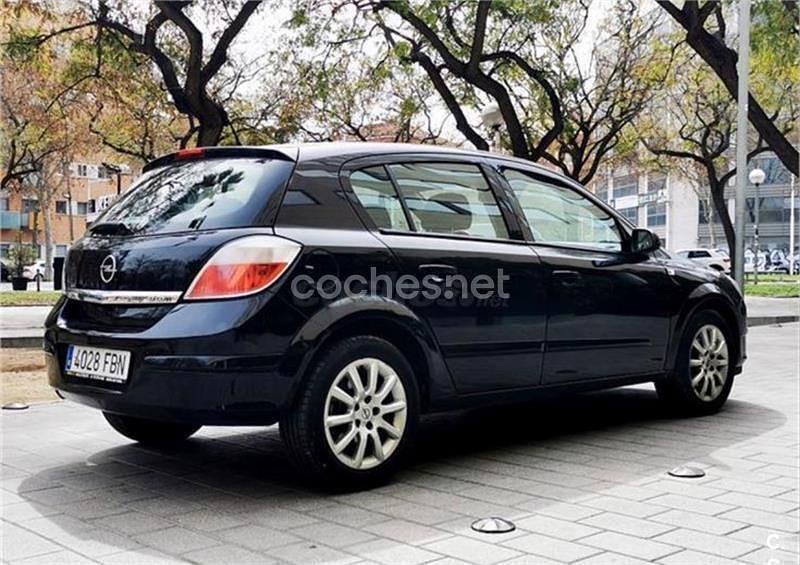 Negro Usado 2006 Opel Astra Cosmo Berlina | 4200 € (Un poco caro) - Imagen 1/4