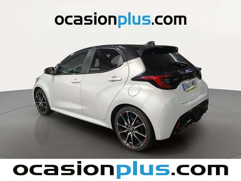 Usado Toyota Yaris Hybrid Plus 131 CV (96 kW) 2024 Blanco Utilitario