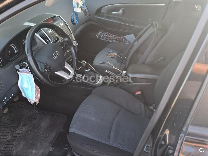 Negro Usado 2010 Kia Ceed Active Berlina | 3500 € - Imagen 1/4