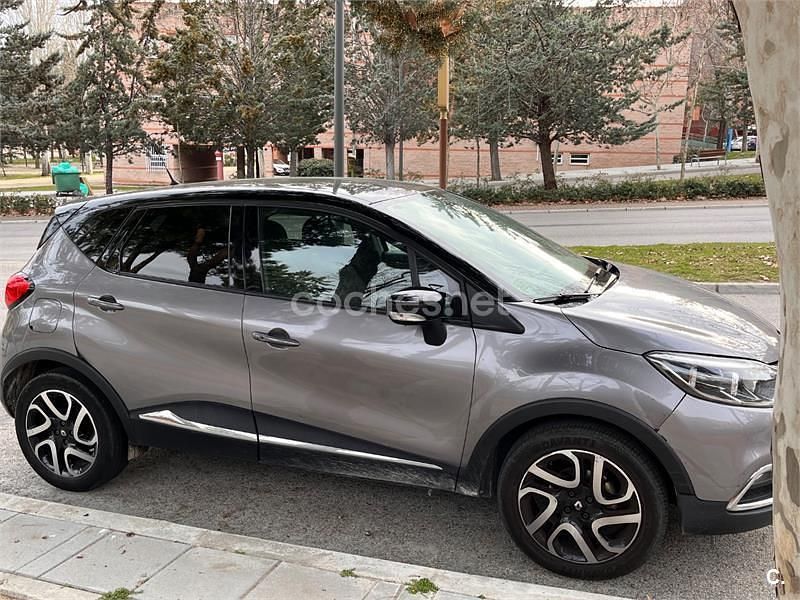 Usado Renault Captur Zen 90 CV (66 kW) 2013 Gris / plata SUV