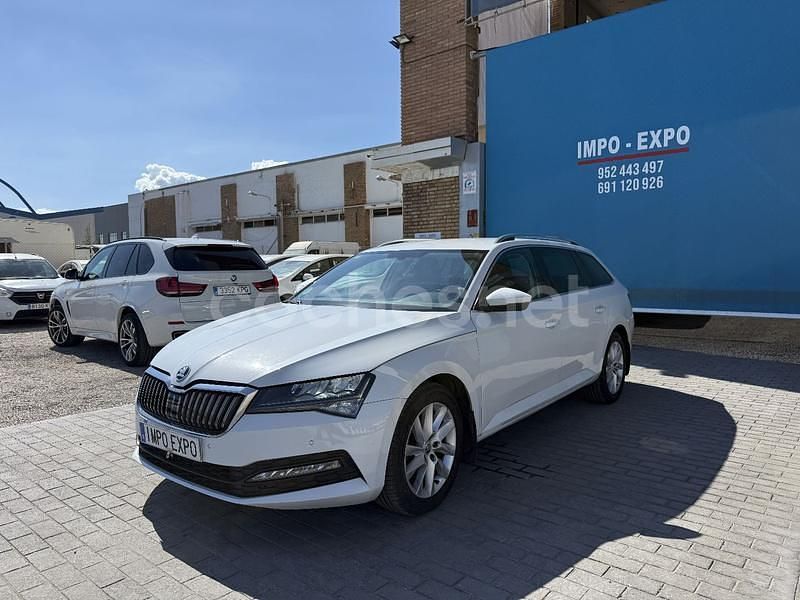 Blanco Usado 2022 Skoda Superb Ambition Familiar | 11.500 € (Precio justo) - Imagen 1/4