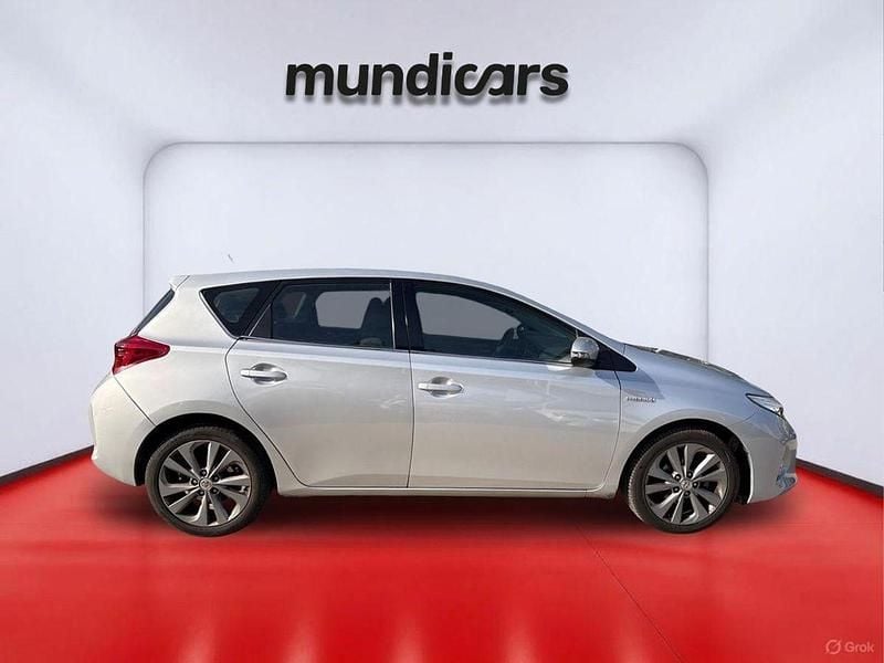 Usado Toyota Auris Hybrid Advance 136 CV (100 kW) 2013 Plateado Berlina
