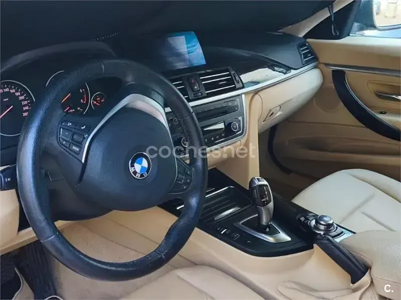 Usado BMW 318 143 CV (105 kW) 2015 Azul Berlina