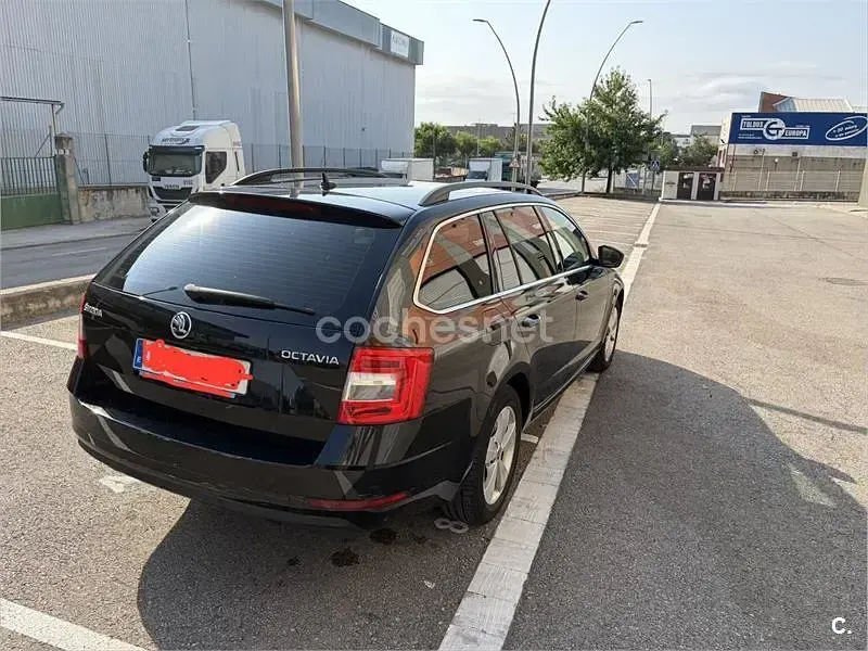 Usado Skoda Octavia Ambition 150 CV (110 kW) 2020 Negro Familiar