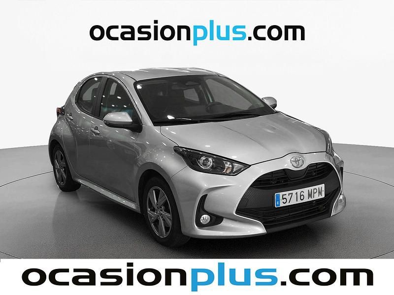 Usado Toyota Yaris Hybrid Active 116 CV (85 kW) 2024 Gris Berlina