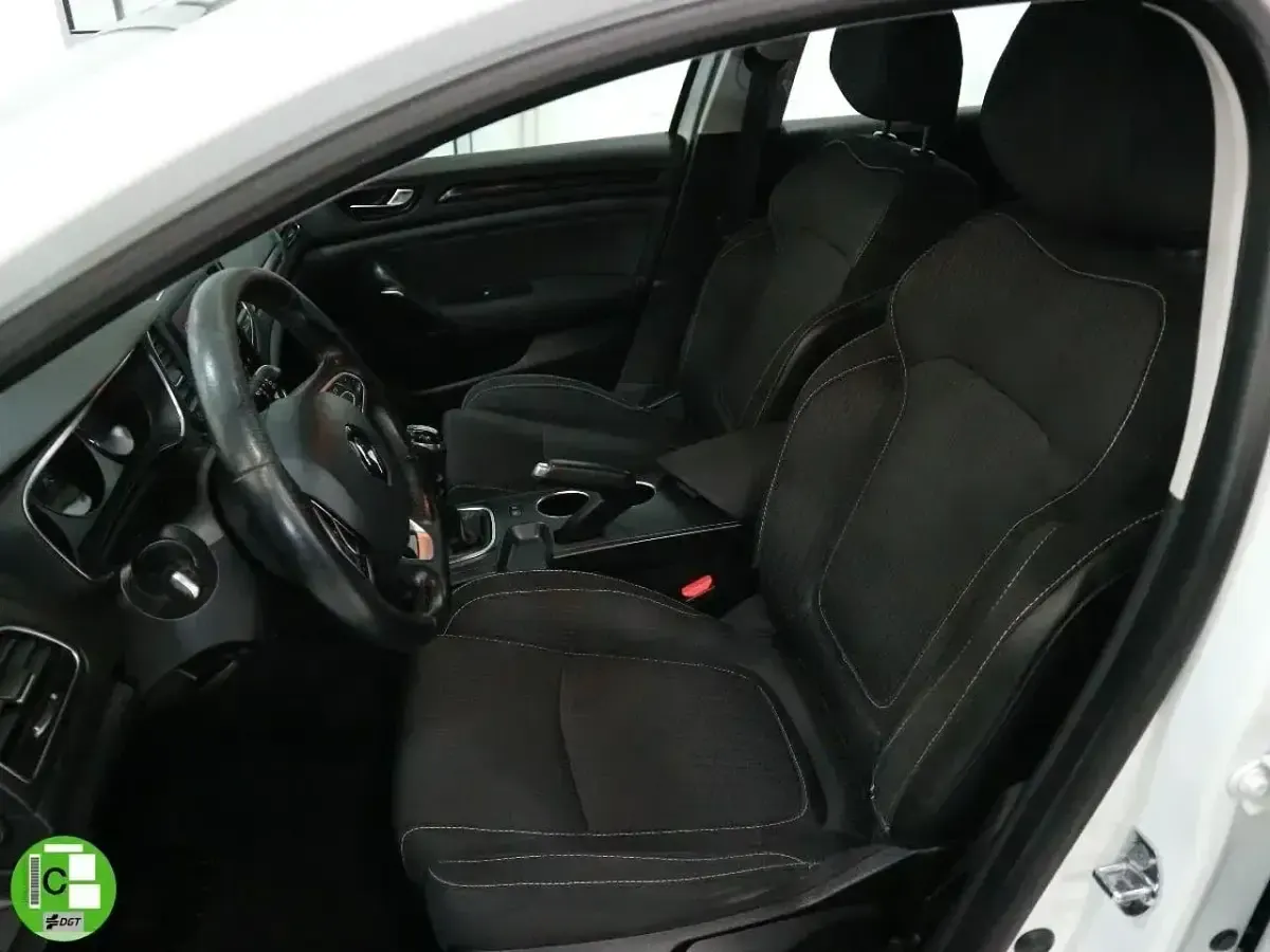 Usado Renault Mégane LIMITED 116 CV (85 kW) 2019 Blanco Utilitario