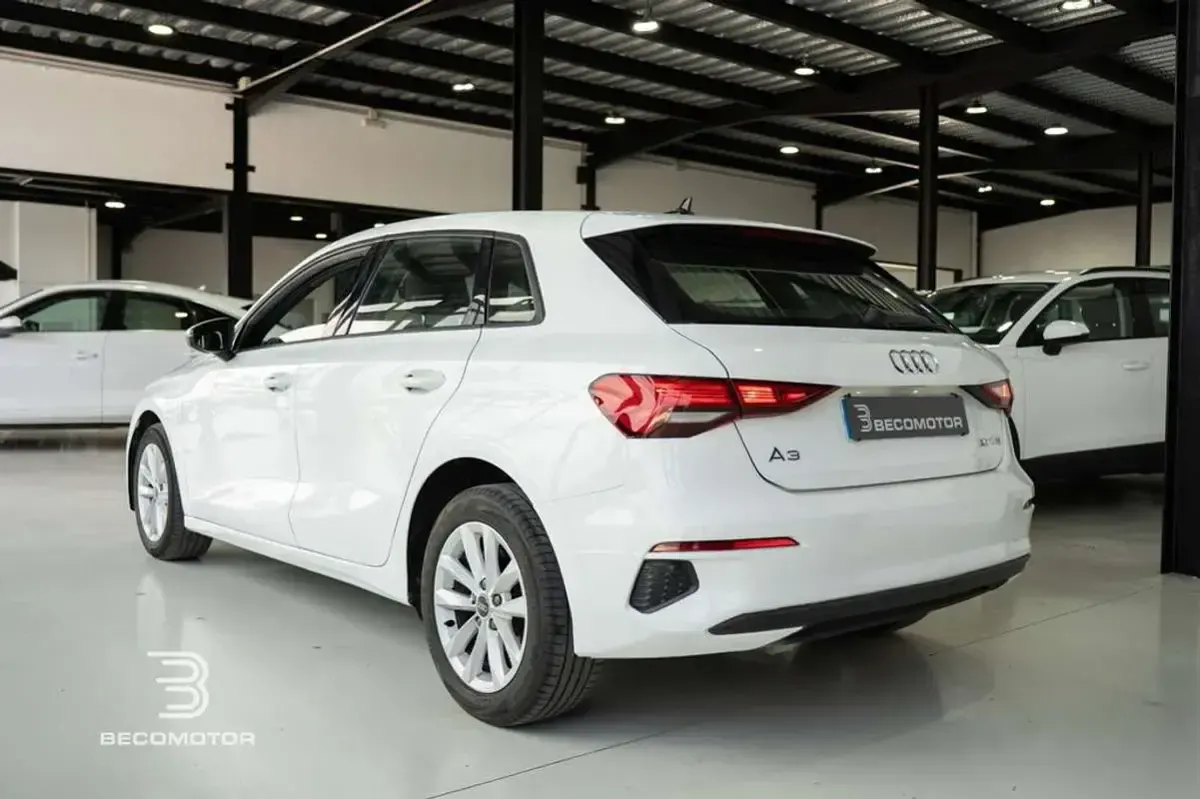 Usado Audi A3 Sportback 110 CV (80 kW) 2021 Blanco Utilitario