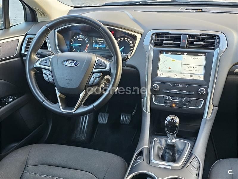 Usado Ford Mondeo Trend 150 CV (110 kW) 2019 Gris / plata Familiar