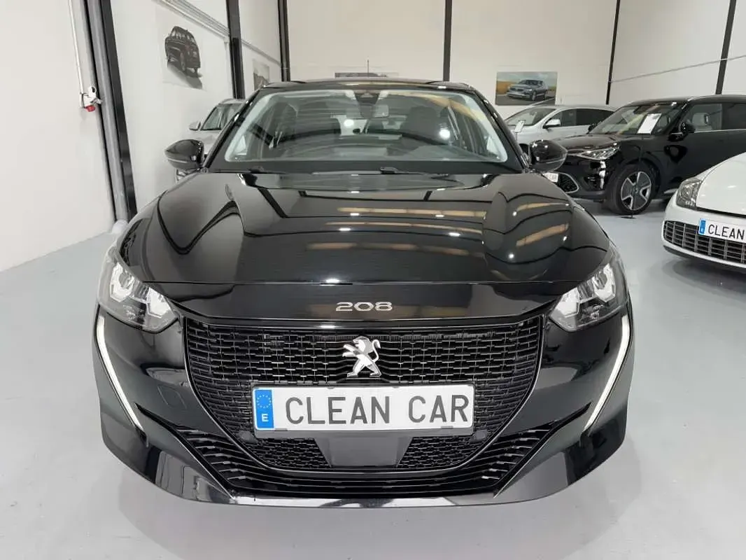 Usado Peugeot e-208 Active 100 kW (136 CV) 2021 Negro Utilitario