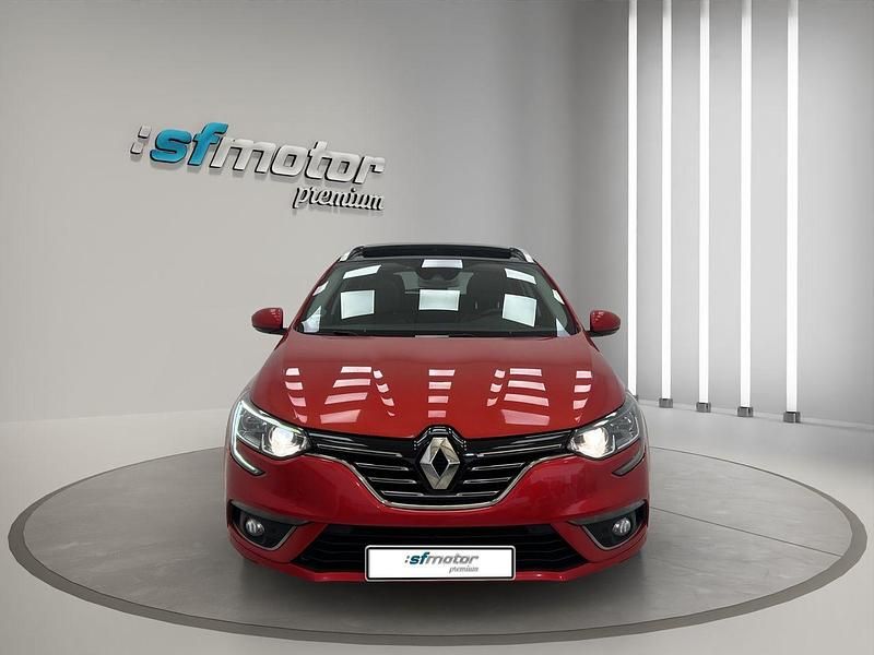 Usado Renault Mégane GrandTour Bose Edition 149 CV (109 kW) 2020 Rojo metalizado Familiar