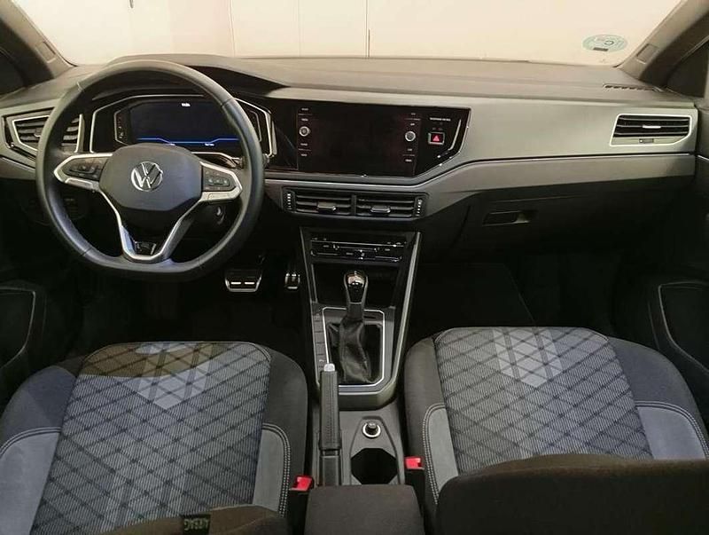 Usado VW Polo R-line 116 CV (85 kW) 2024 Gris Utilitario