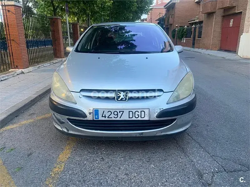 Usado Peugeot 307 90 CV (66 kW) 2005 Gris / plata Berlina