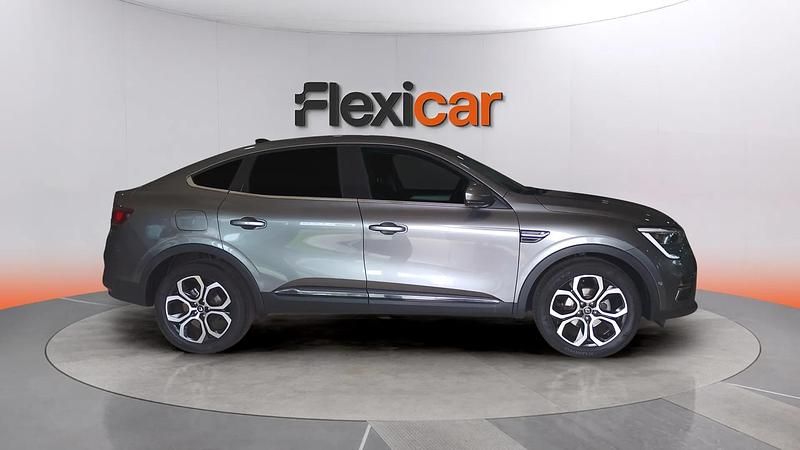 Begagnad Renault Arkana Engineered 145 HK (106 kW) 2023 Grå SUV