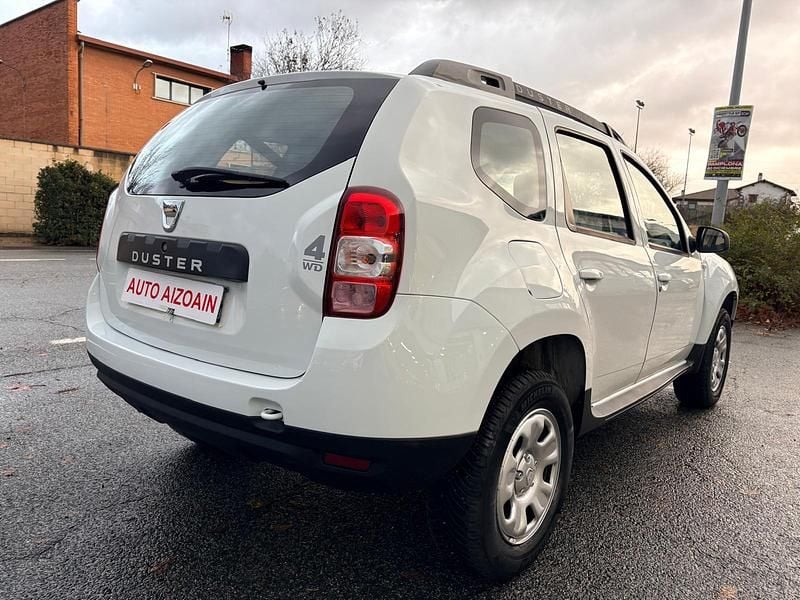 Usado Dacia Duster Lauréate 110 CV (80 kW) 2016 Blanco SUV