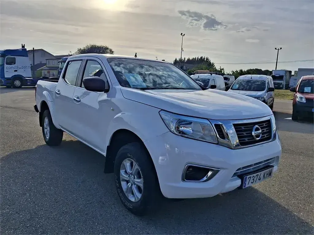 Usado Nissan Navara 160 CV (117 kW) 2018 Blanco Pickup/Camioneta